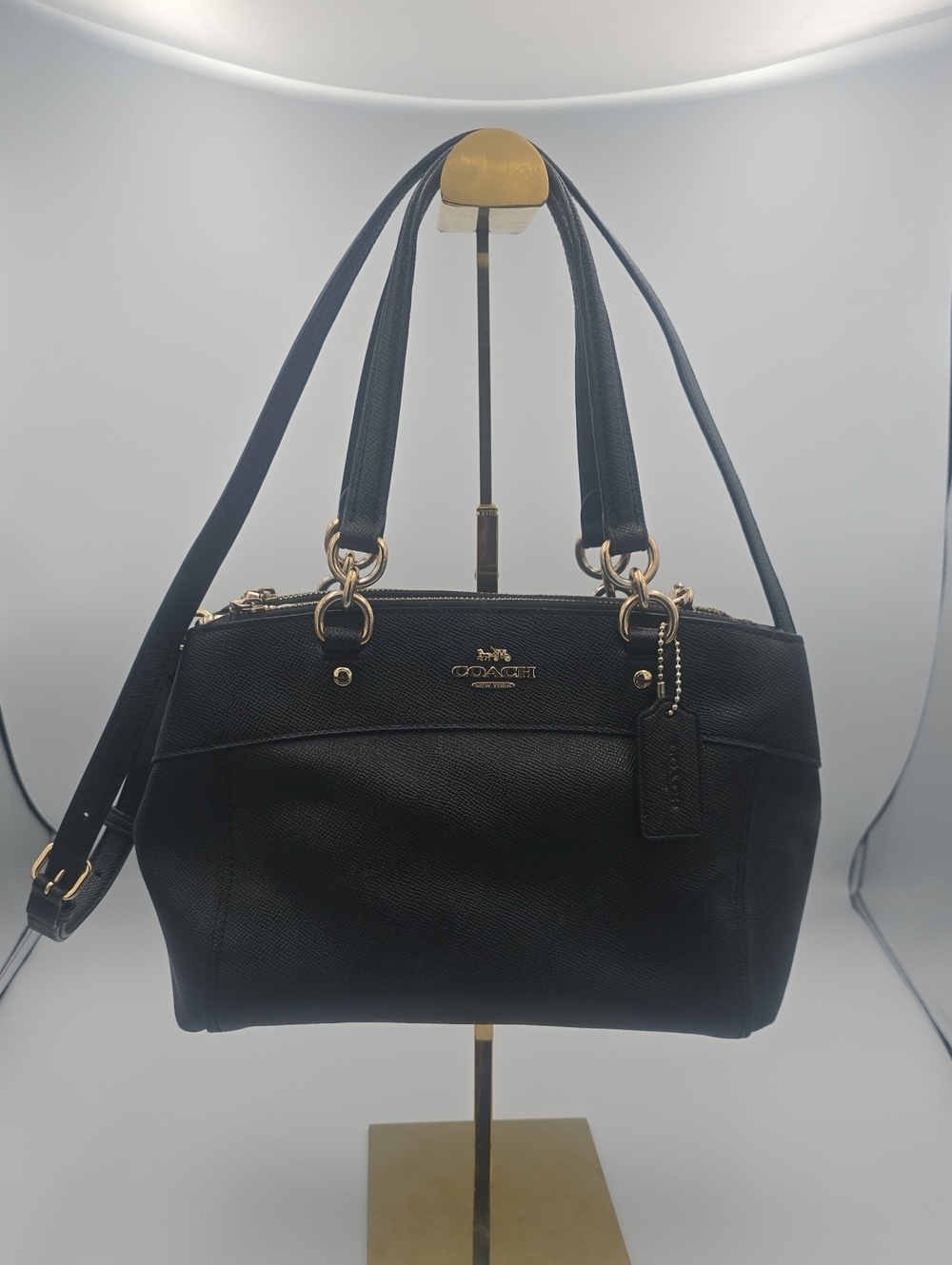 Coach Black Pebbled Leather W Gold Hardware Small Shoulder/Crossbody (EUC)✨️🖤✨️